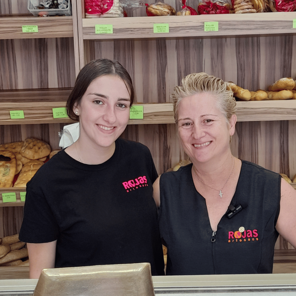 Noelia Antón y su hija de Rojas Artesans en Callosa D'en Sarrià